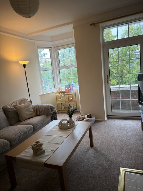 Room Western Avenue in Greater London