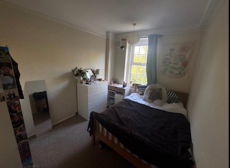 Room Western Avenue in Greater London