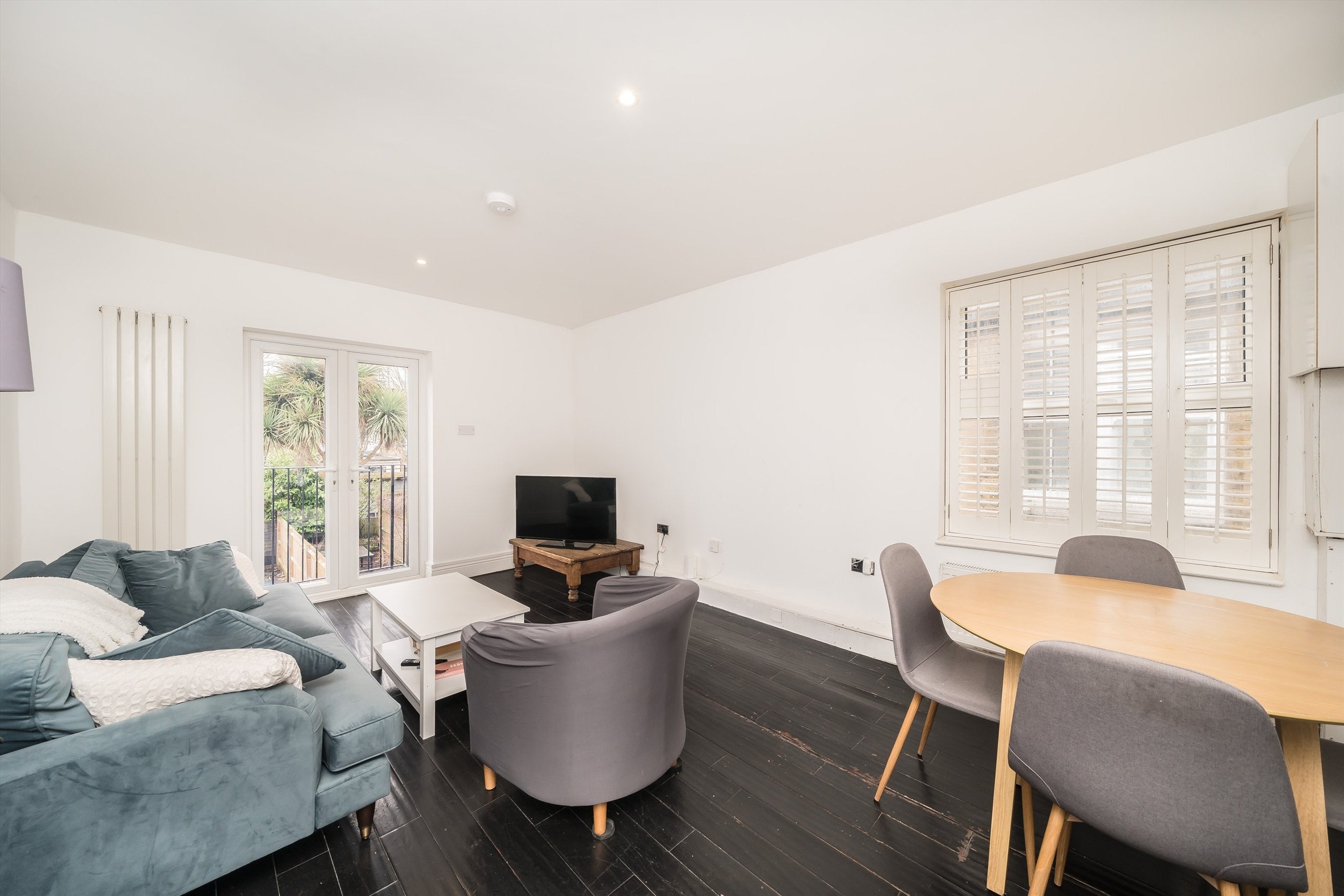 Flat Southcroft Road in Greater London