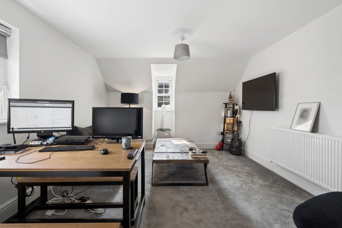 Flat Grange Road in Chalfont St Peter