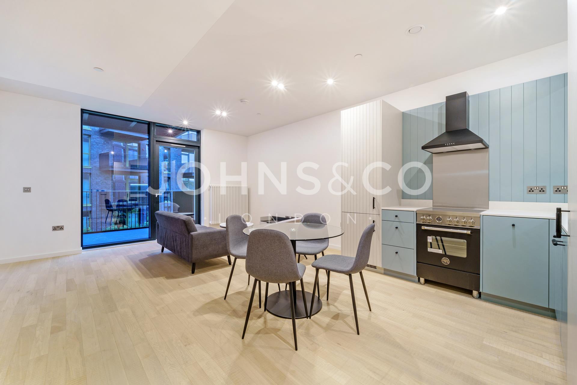Flat Bradshaw Yard in Greater London