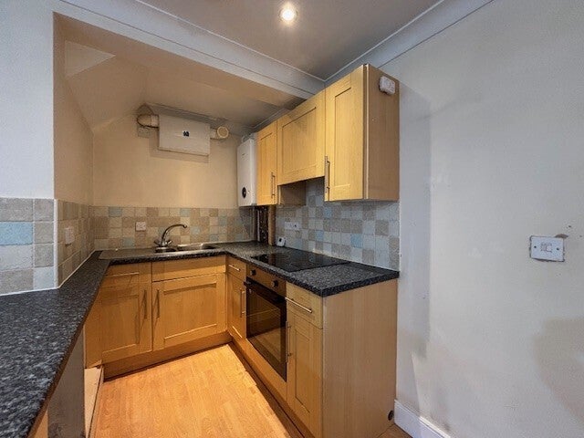 Flat The Square in Grampound Road
