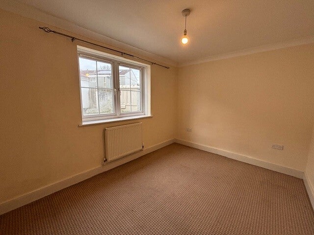 Flat The Square in Grampound Road