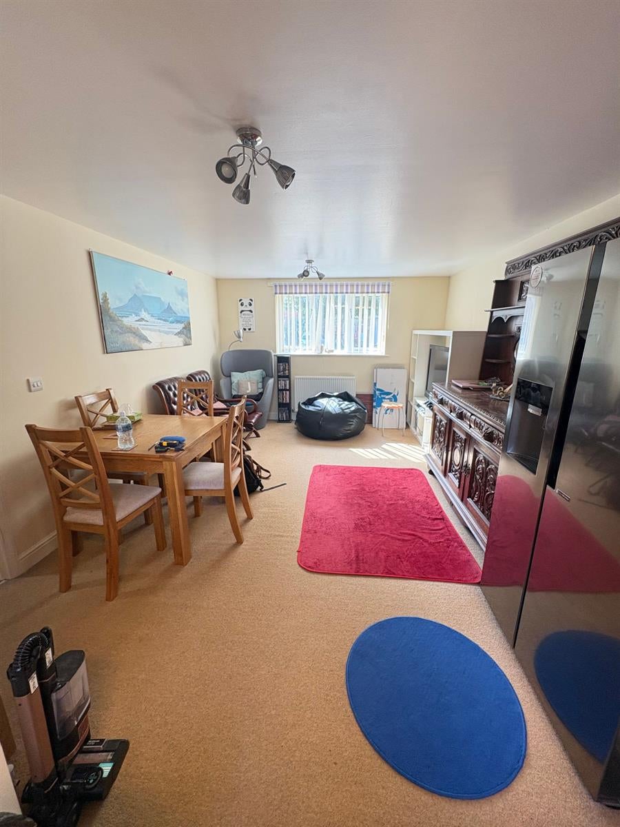 Flat Edward Vinson Drive in Borough of Swale