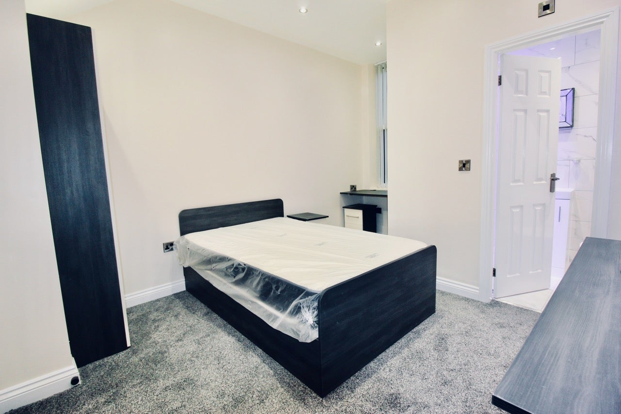 Flat Ashwood Terrace in Leeds