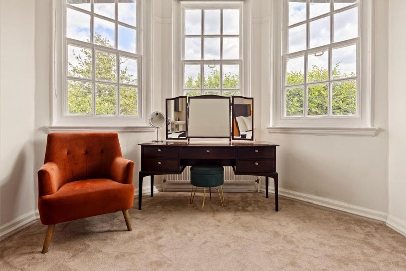 Room Broadwater Road in Greater London