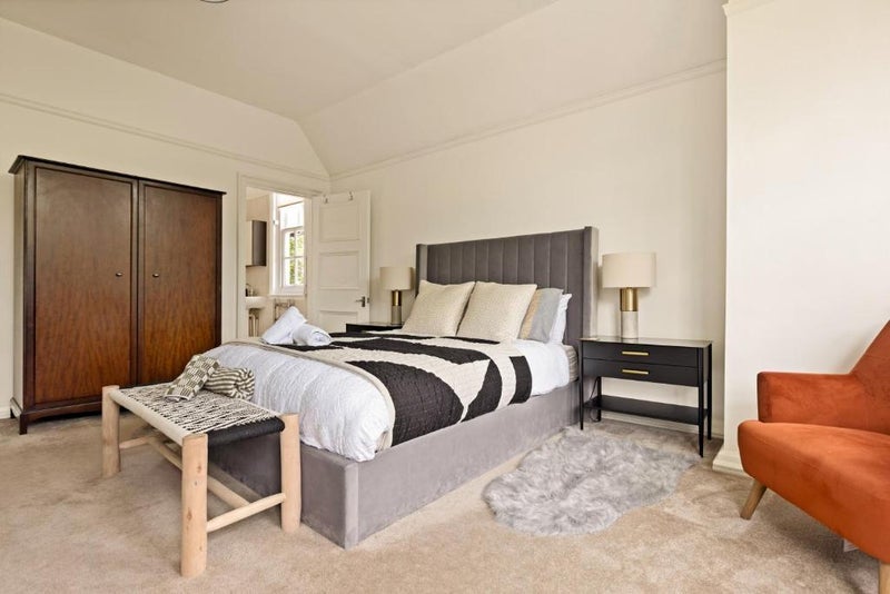 Room Broadwater Road in Greater London