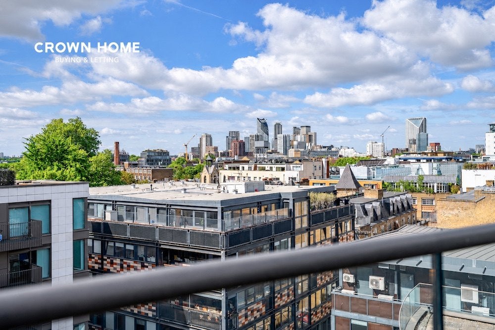 Flat Druid Street in Greater London