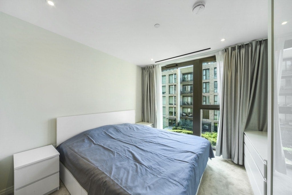 Flat Michael Road in Greater London