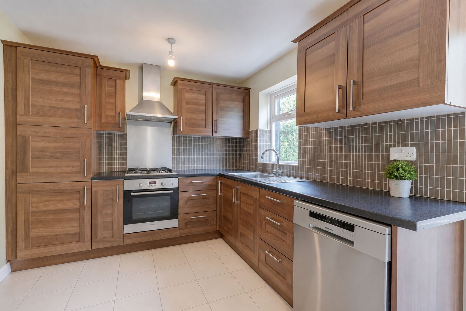 House Abbots Way in High Wycombe