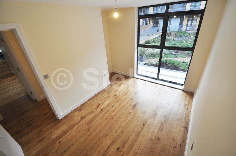 Flat Sussex Way in Greater London