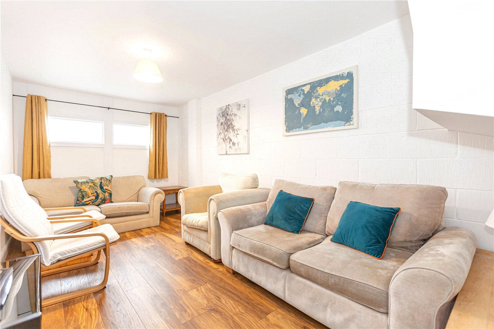 Room Hatton Road in Bristol