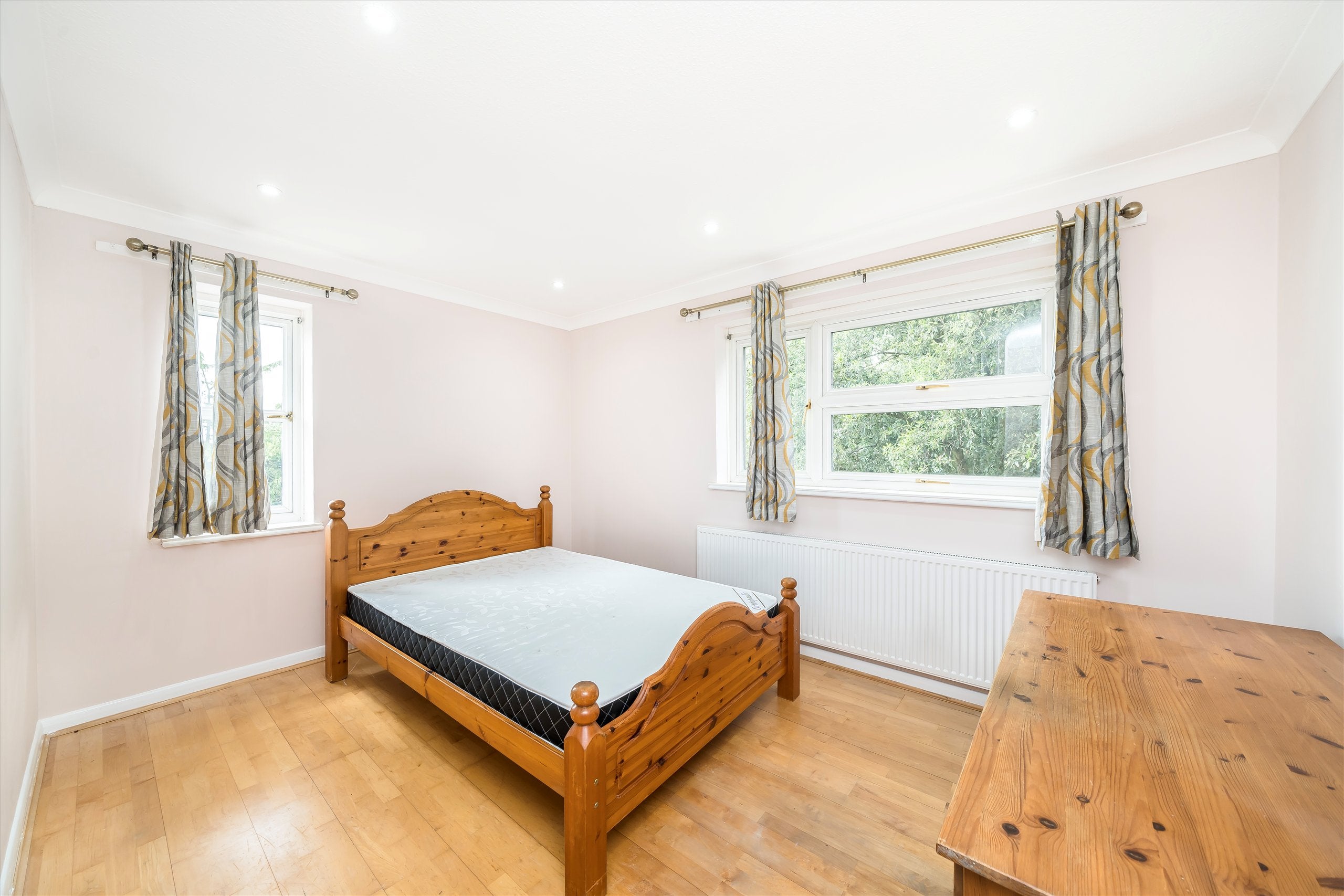 Flat Ridgway in Greater London