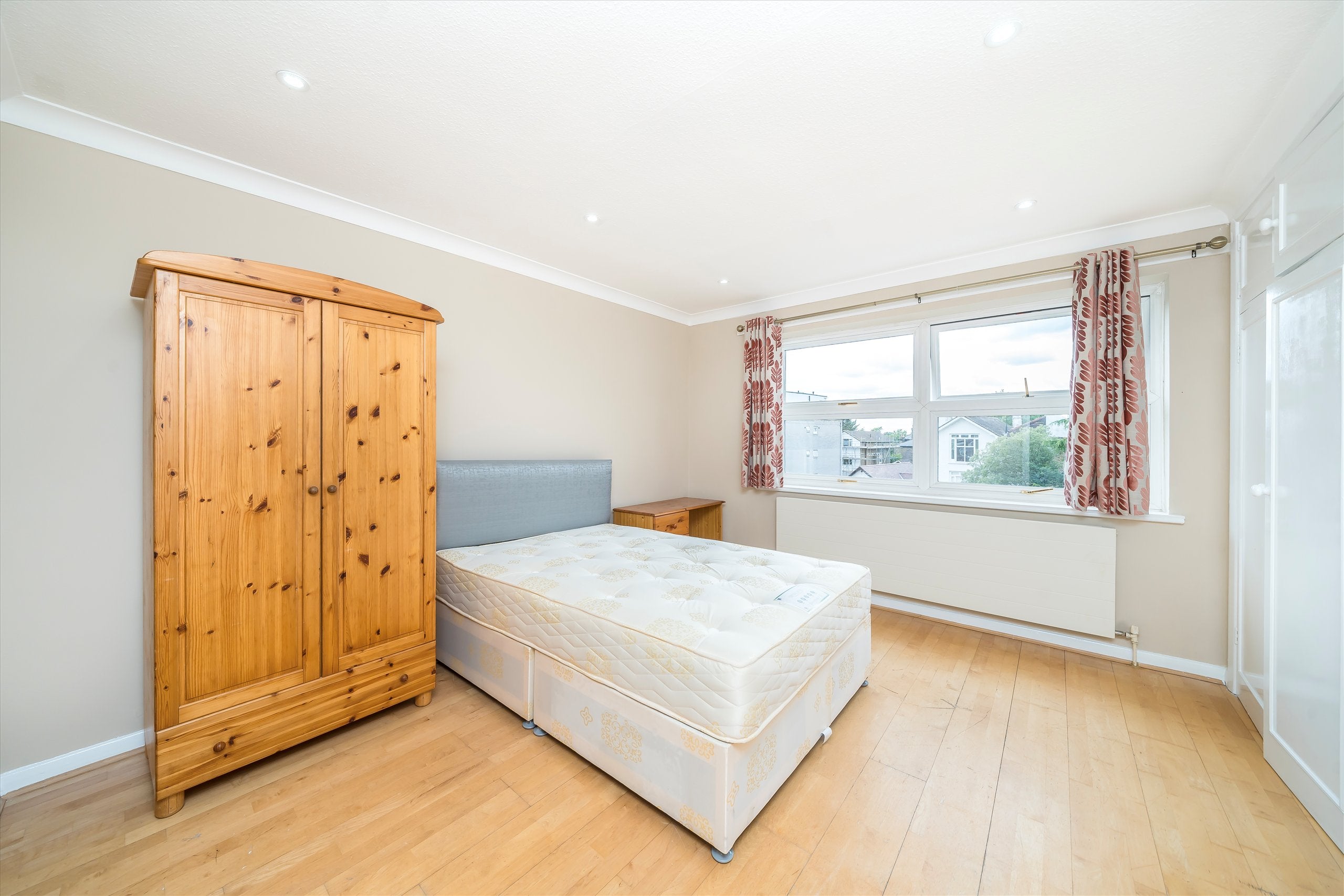 Flat Ridgway in Greater London