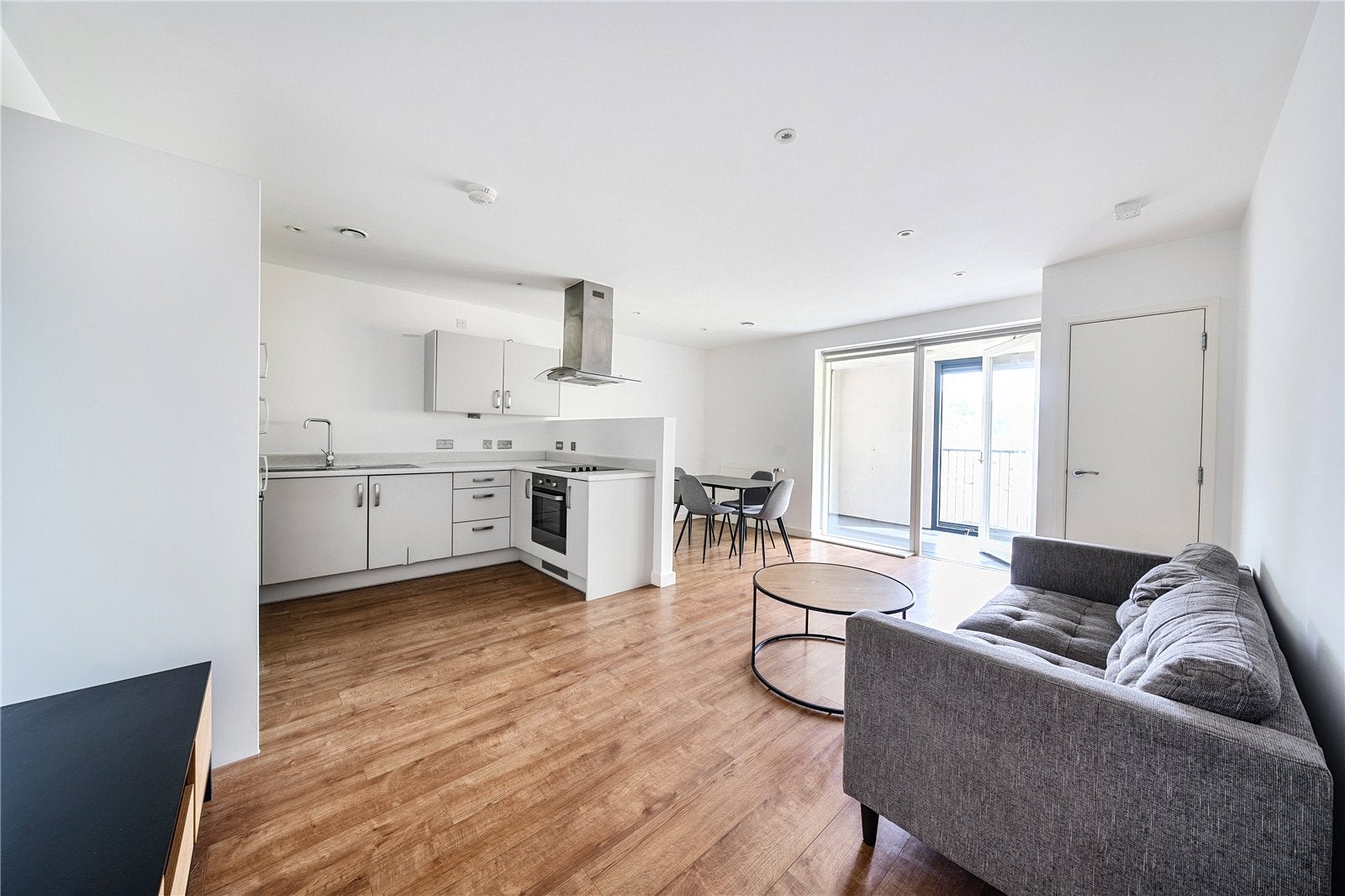 Flat Roxborough Road in Greater London