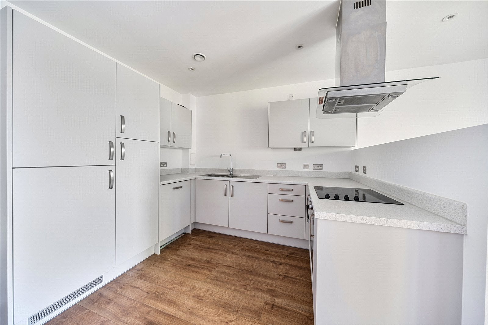 Flat Roxborough Road in Greater London
