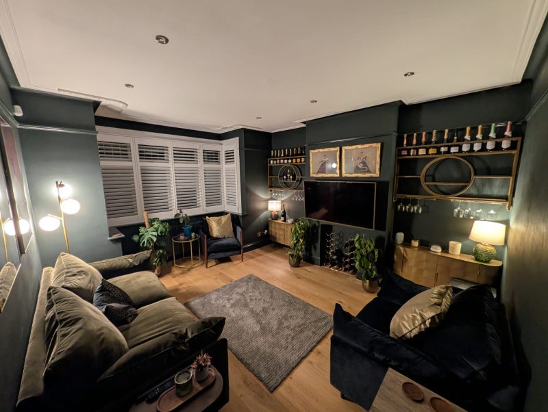 Room Valley Road in Greater London