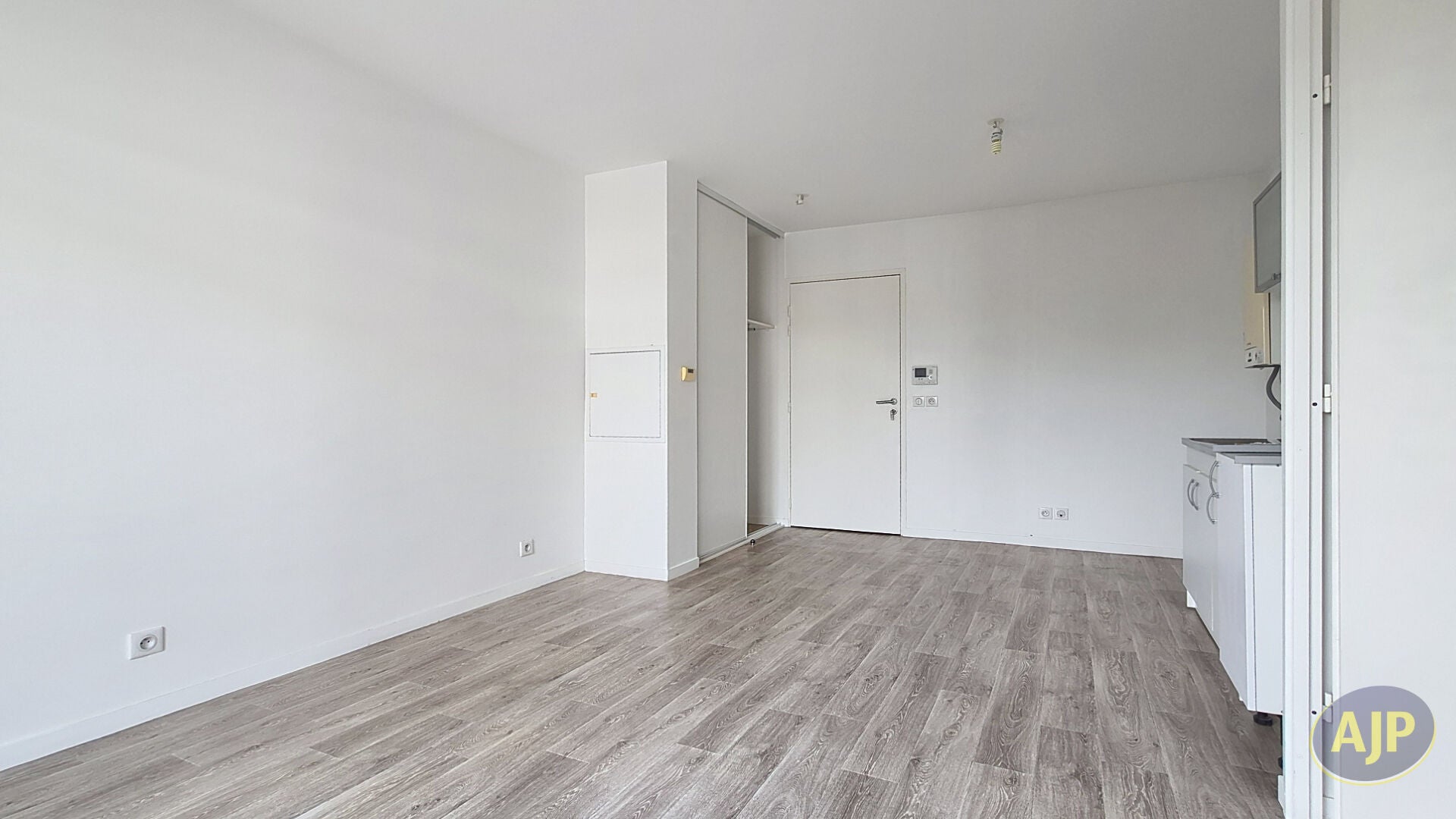 Flat D 990 in Montchevrier
