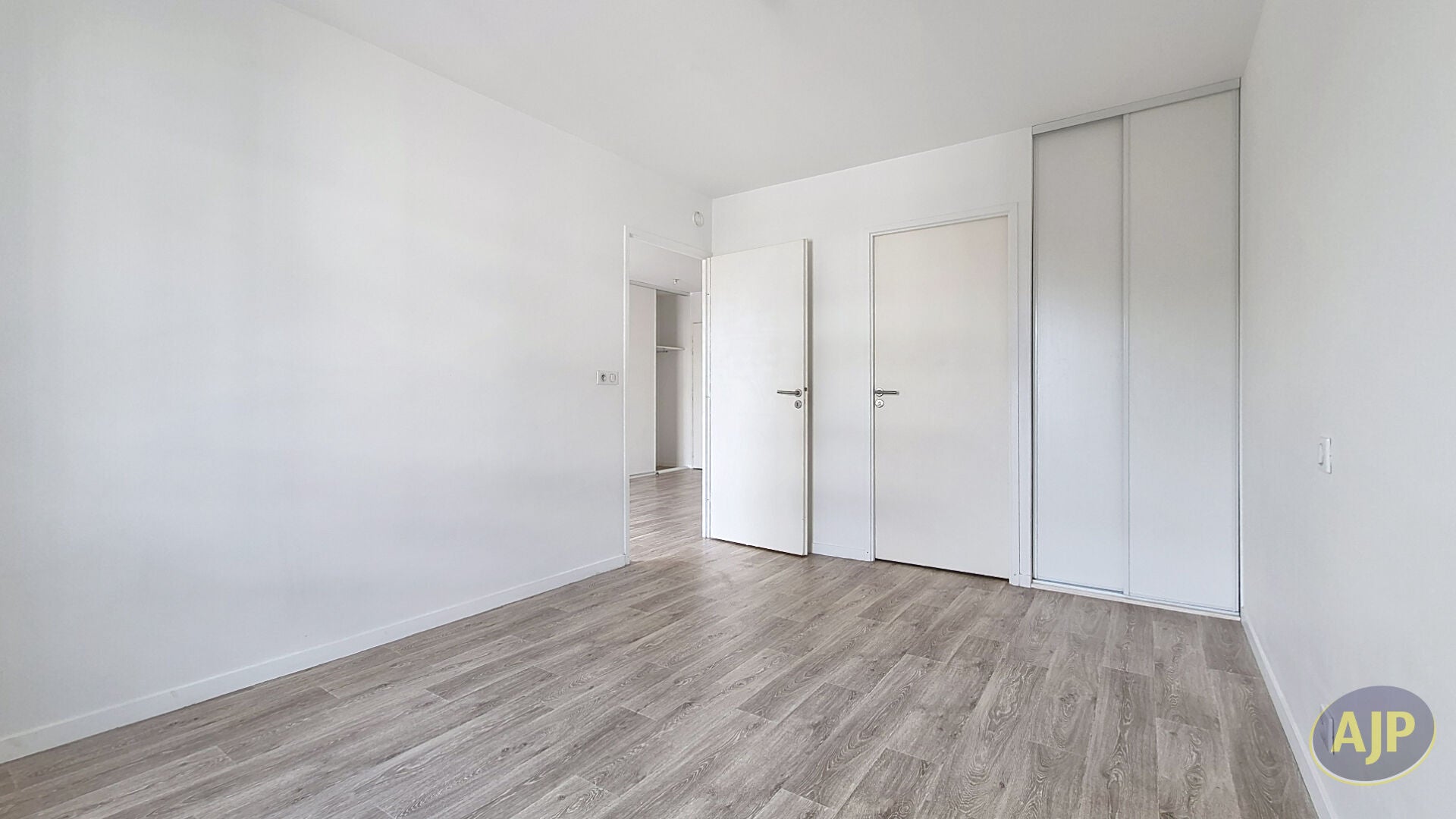 Flat D 990 in Montchevrier