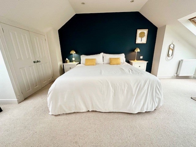 Room Clarkston Road in Glasgow