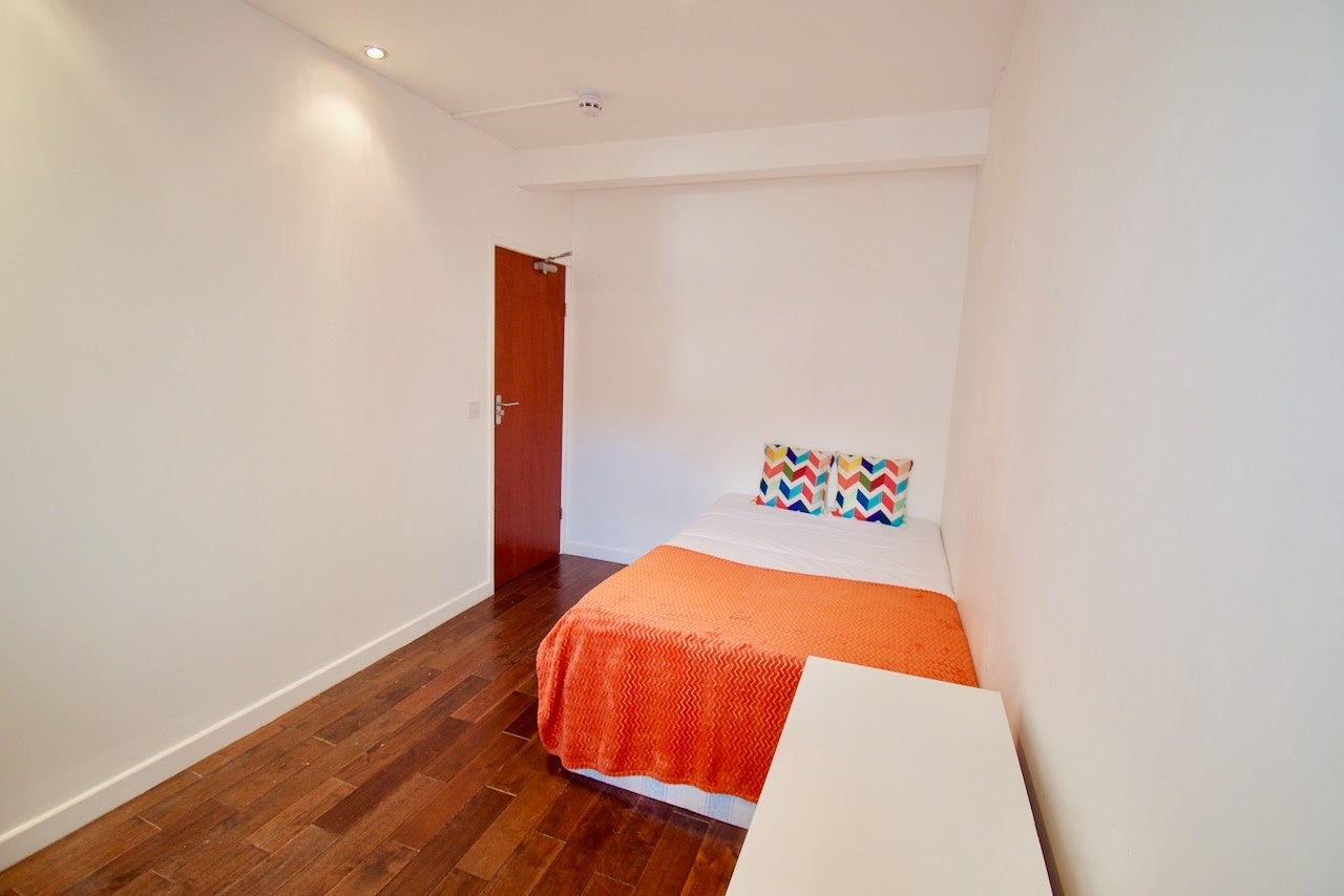 Room Rucklidge Avenue in Greater London