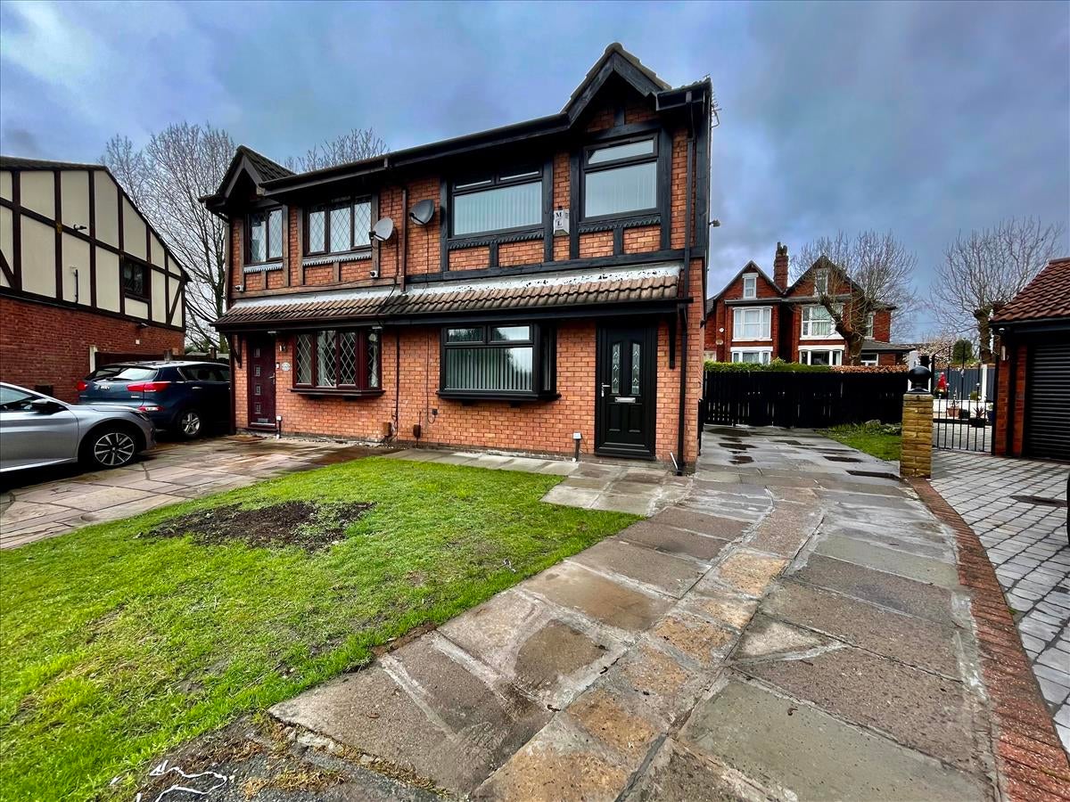 Flat Sharnford Close in Bolton