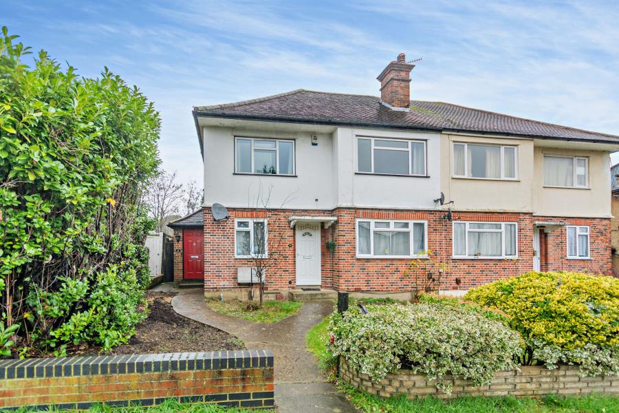 House Tolcarne Drive in Greater London