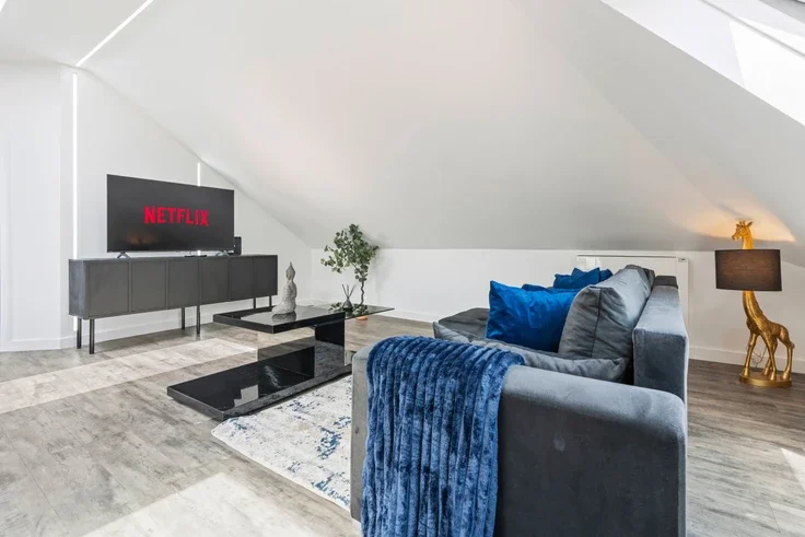 Flat Harefield Road in Greater London
