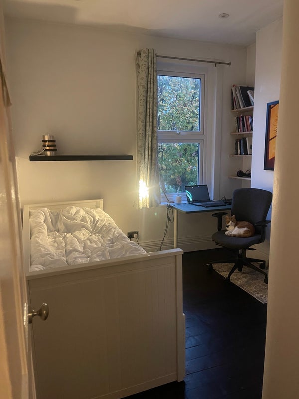 Room Greenvale Road in Greater London