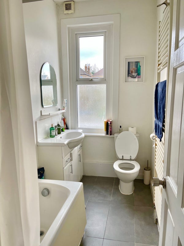 Room Greenvale Road in Greater London