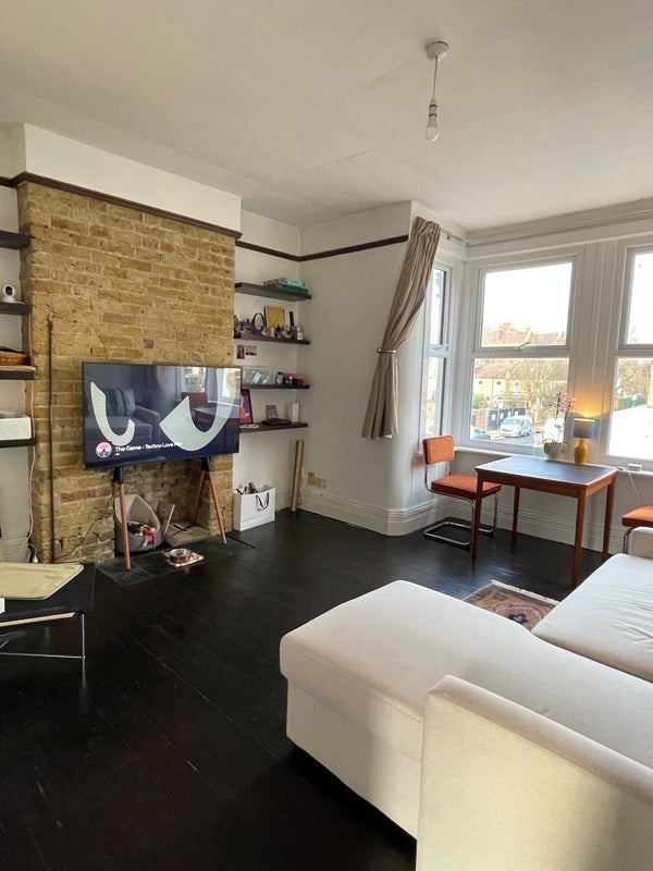 Room Greenvale Road in Greater London