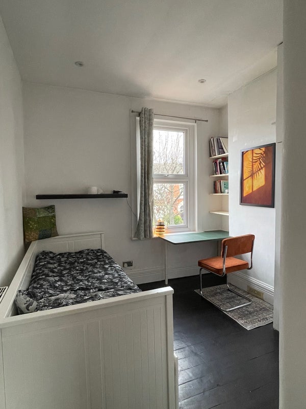Room Greenvale Road in Greater London