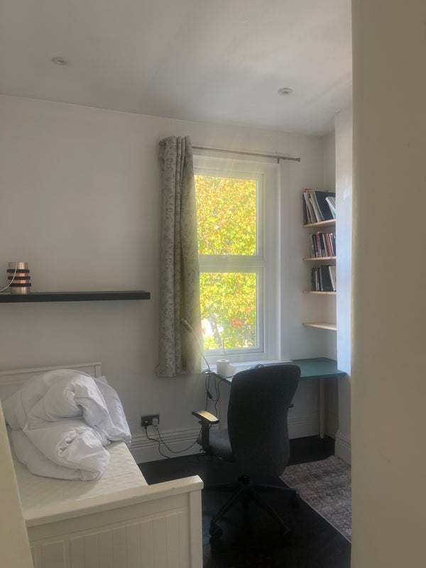 Room Greenvale Road in Greater London