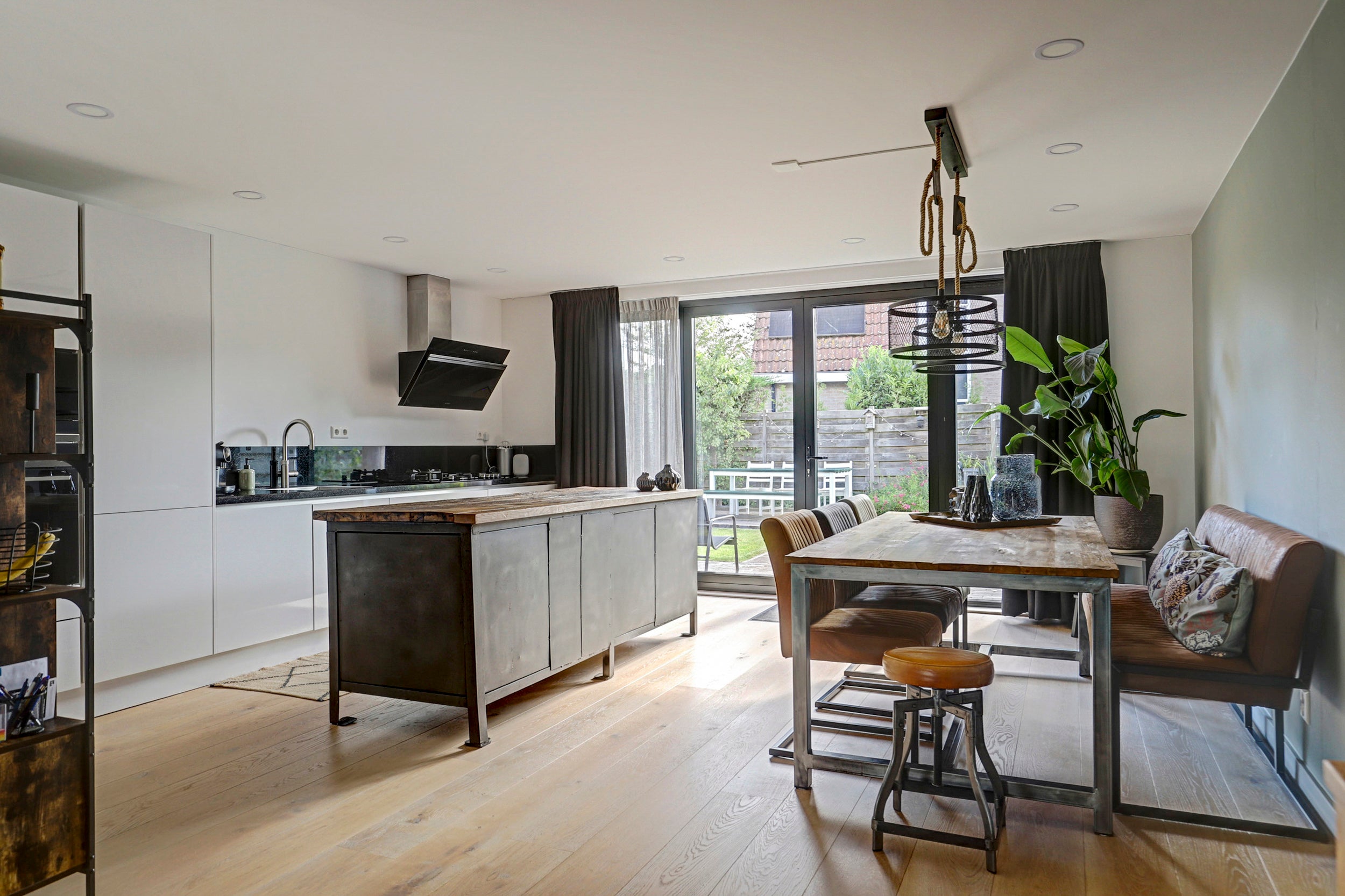 Tussenwoning te koop: Zuider Kadijk 4, Enkhuizen