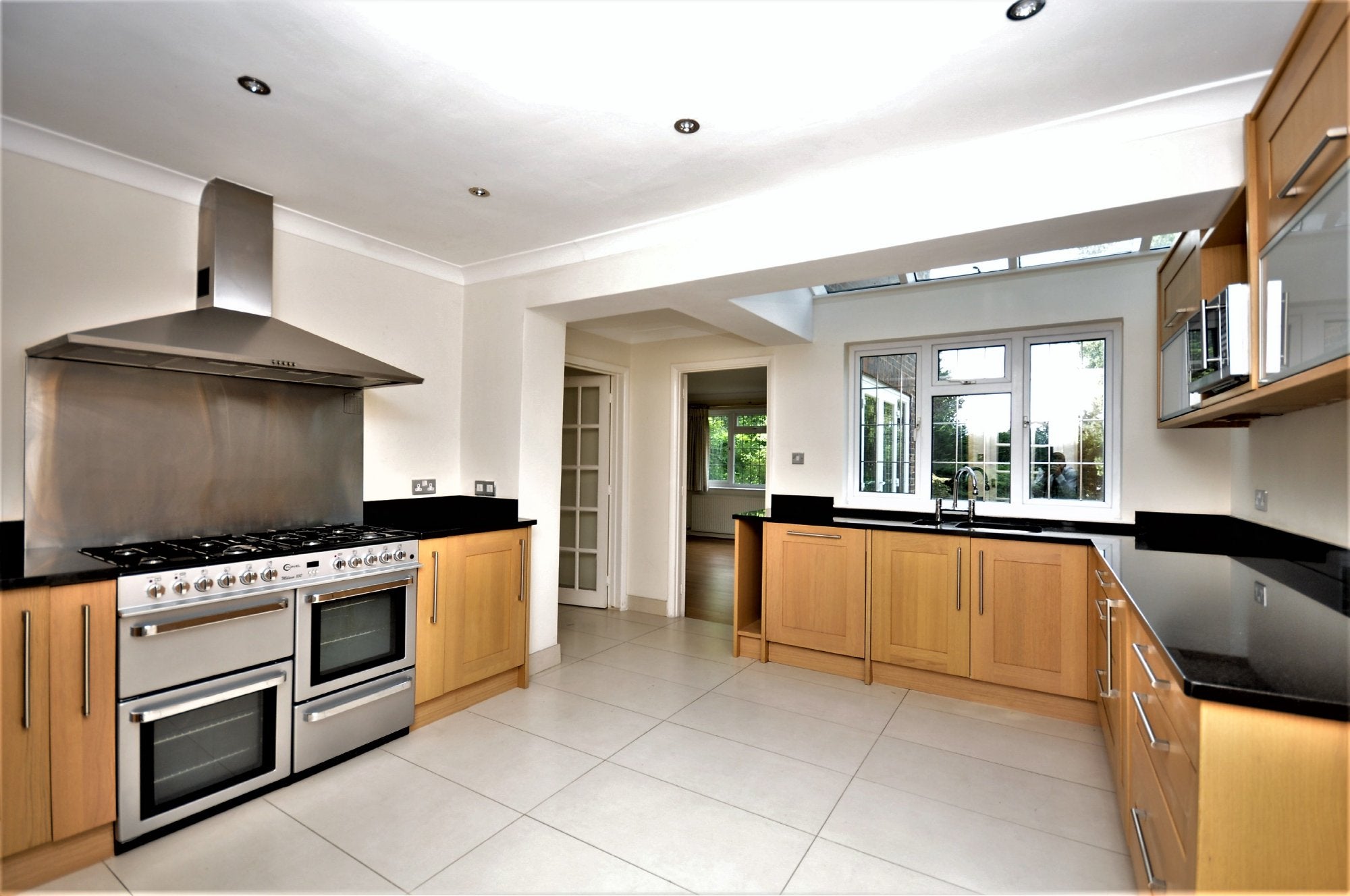 House Knipp Hill in Elmbridge