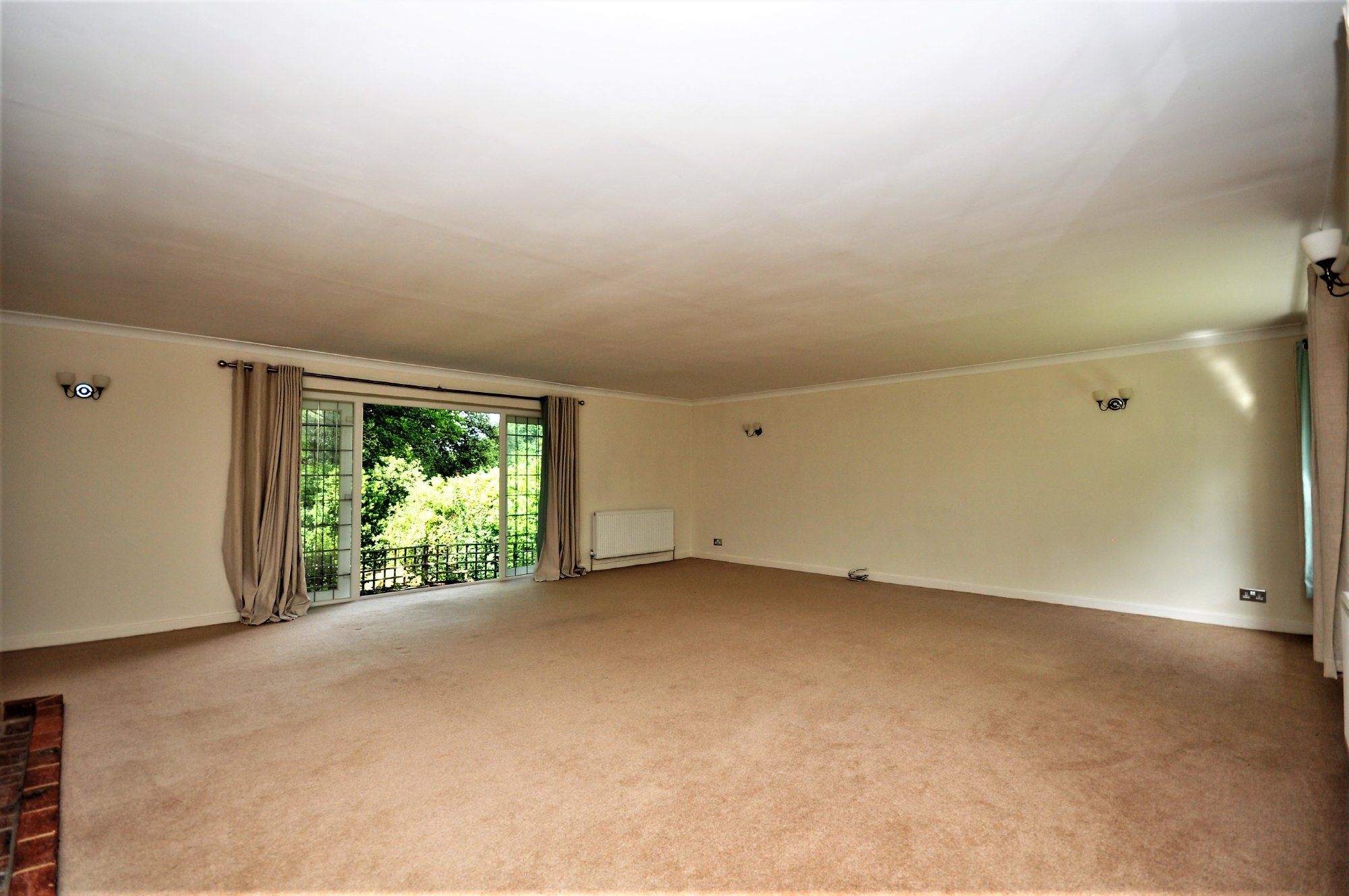 House Knipp Hill in Elmbridge