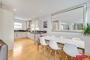 Flat Barclay Road in Greater London