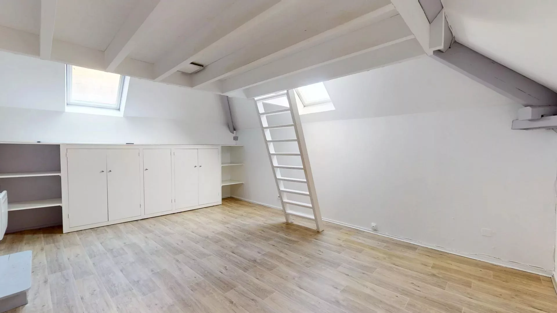 Flat Place Saint-Pierre in Chartres