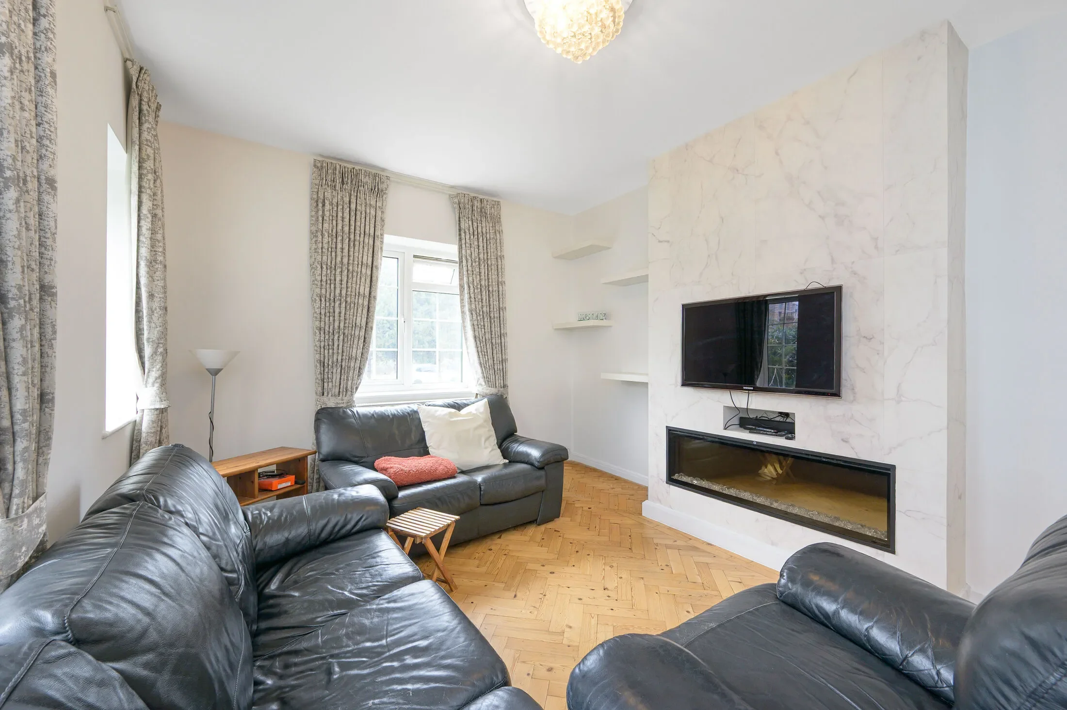 Flat Brent Street in Greater London