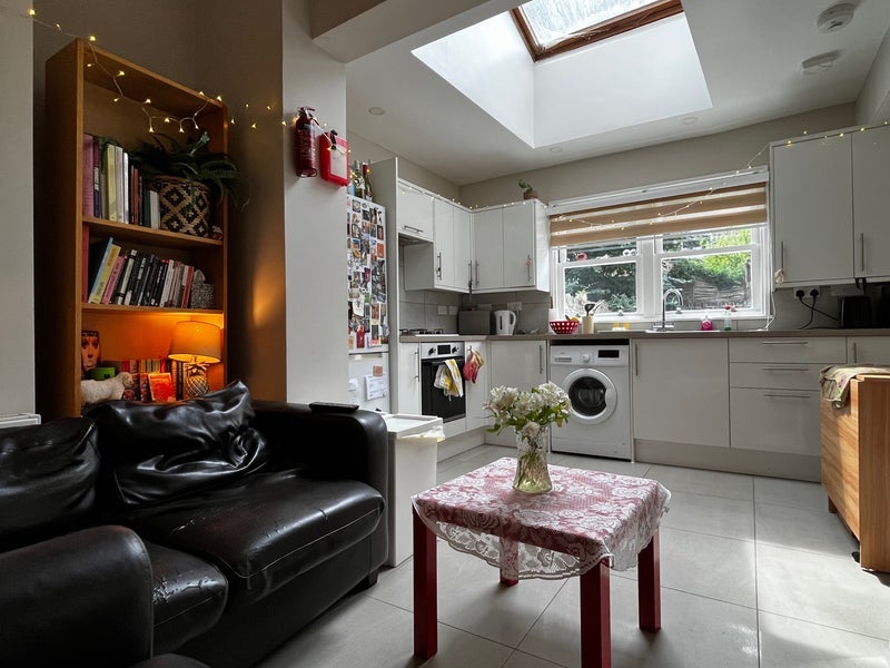 Room Wilberforce Road in Greater London