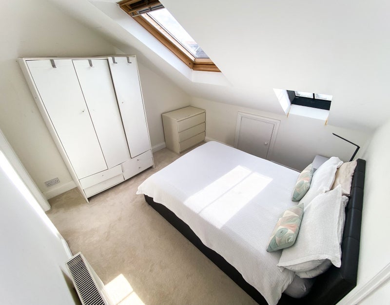 Room Quill Lane in Greater London