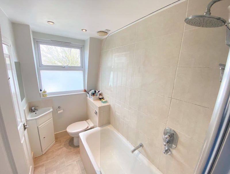 Room Quill Lane in Greater London