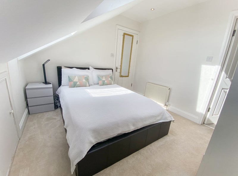 Room Quill Lane in Greater London