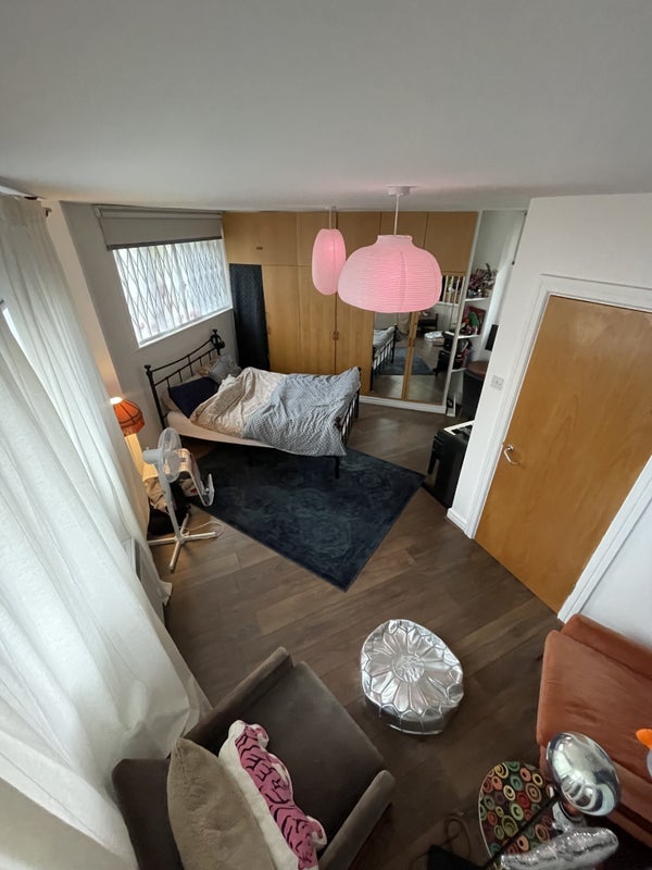 Room Shacklewell Street in Greater London