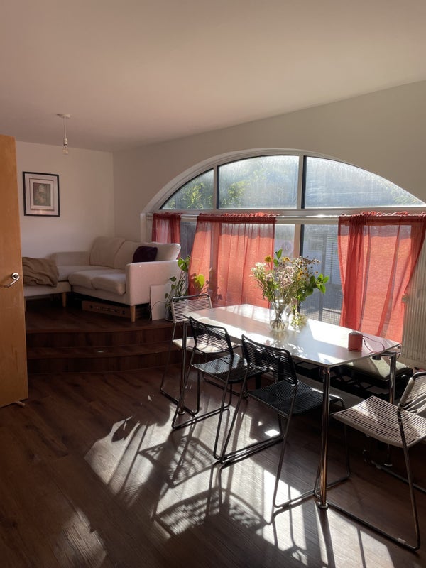 Room Shacklewell Street in Greater London