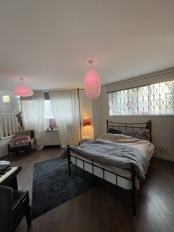 Room Shacklewell Street in Greater London