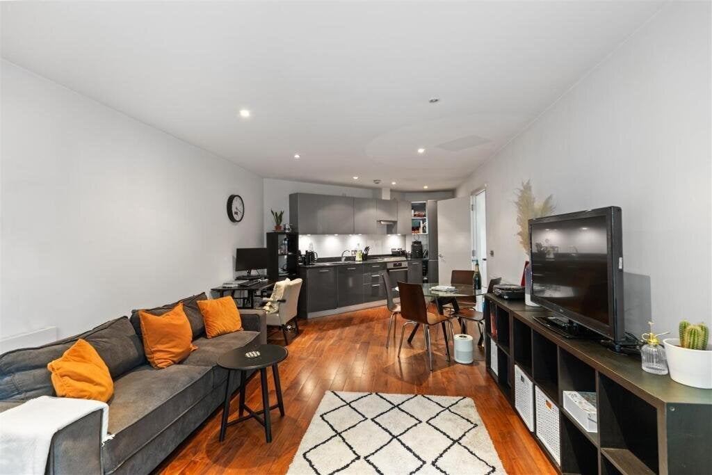 Flat Kimberley Road in Greater London