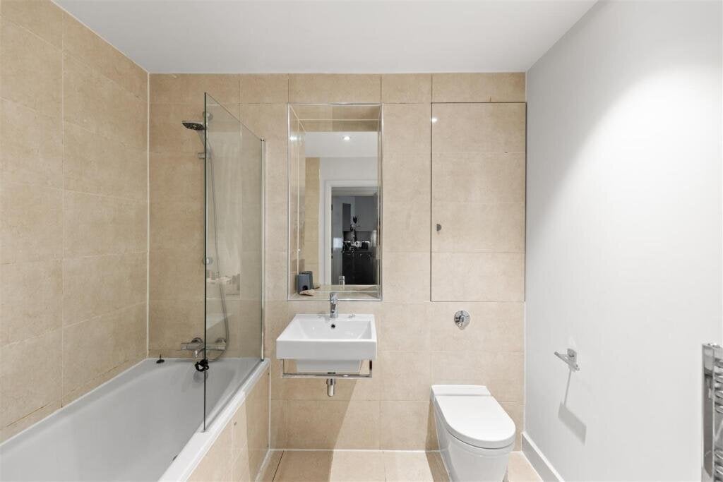 Flat Kimberley Road in Greater London