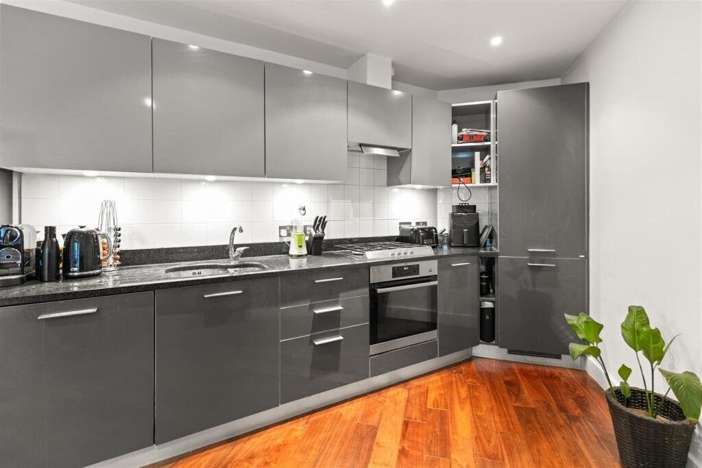 Flat Kimberley Road in Greater London