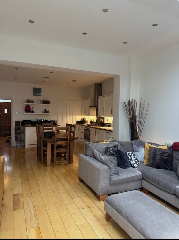 Room Green Avenue in Greater London
